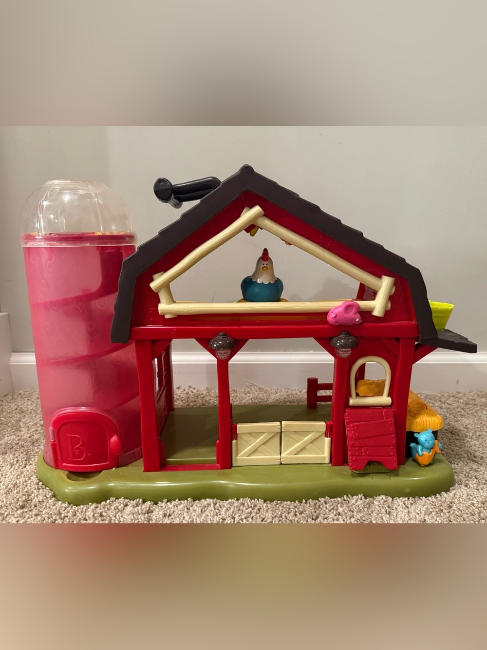 B. Toys Battat Activity Barn Interactive Farm Playset - No detached animals